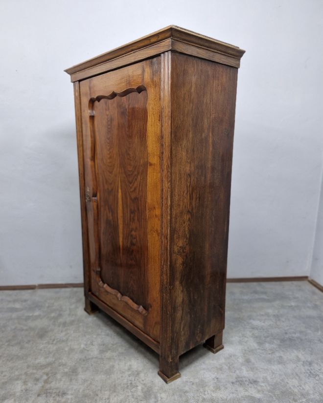 #szafabiedermeier   #mebelantyczny   #antyki   #biedermeierstyle   #mebledrewniane   #klasycznyszaf   #antykstyl   #szafazhistorią   #wnętrzezcharakterem   #meblezprzeszłością   #drewnianaszafa   #unikatowymebel