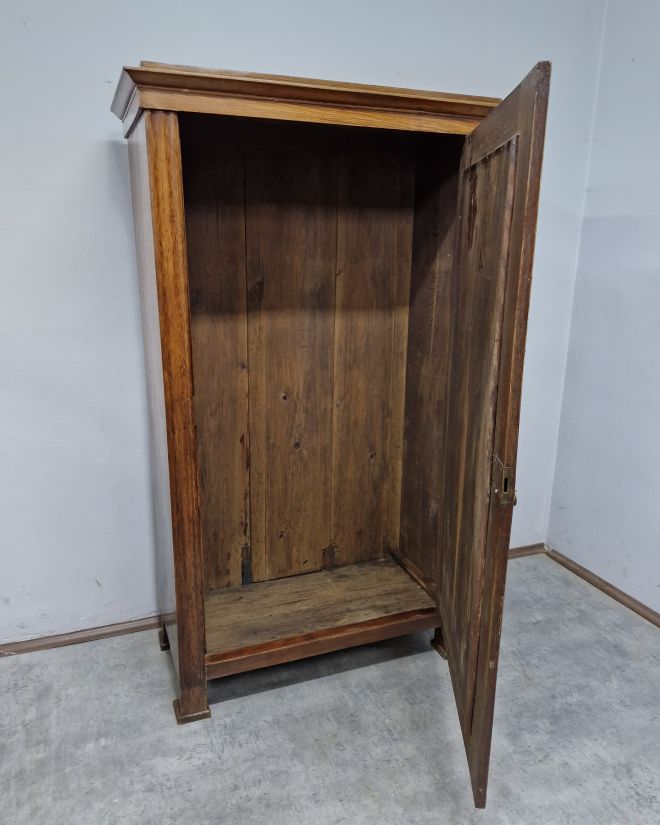 #szafabiedermeier   #mebelantyczny   #antyki   #biedermeierstyle   #mebledrewniane   #klasycznyszaf   #antykstyl   #szafazhistorią   #wnętrzezcharakterem   #meblezprzeszłością   #drewnianaszafa   #unikatowymebel