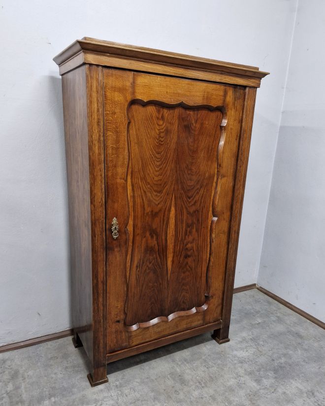 #szafabiedermeier   #mebelantyczny   #antyki   #biedermeierstyle   #mebledrewniane   #klasycznyszaf   #antykstyl   #szafazhistorią   #wnętrzezcharakterem   #meblezprzeszłością   #drewnianaszafa   #unikatowymebel