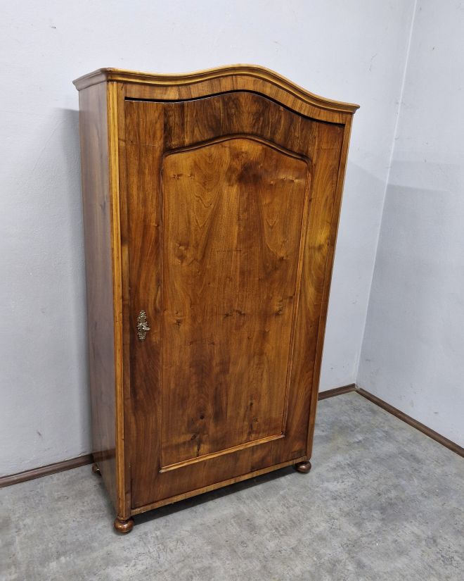 #szafaludwikowska   #mebelzcharakterem   #antyki   #meblezhistorią   #drewnianaszafa   #mebledębowe   #klasycznestylizacje   #antykstyl   #wnętrzezklimatem   #polskieantyki   #meblezprzeszłością   #szafazpółkami