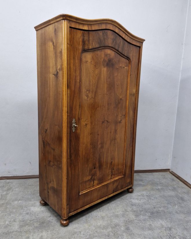 #szafaludwikowska   #mebelzcharakterem   #antyki   #meblezhistorią   #drewnianaszafa   #mebledębowe   #klasycznestylizacje   #antykstyl   #wnętrzezklimatem   #polskieantyki   #meblezprzeszłością   #szafazpółkami