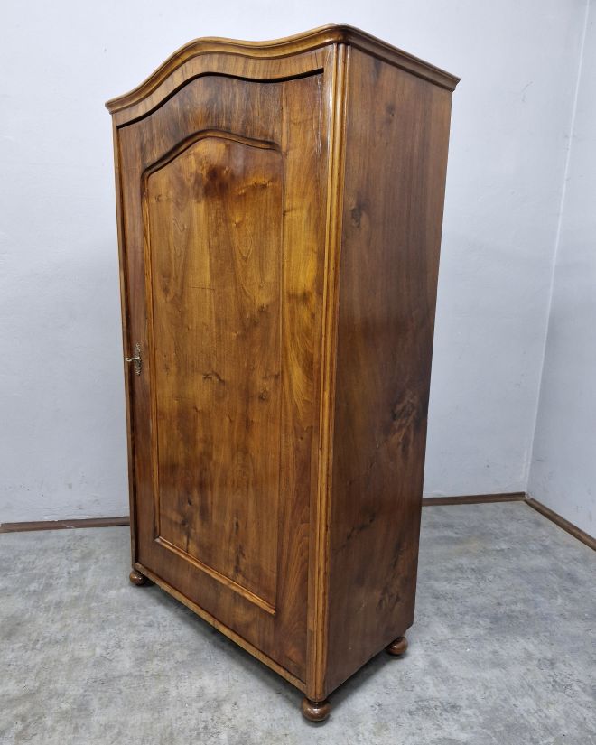 #szafaludwikowska   #mebelzcharakterem   #antyki   #meblezhistorią   #drewnianaszafa   #mebledębowe   #klasycznestylizacje   #antykstyl   #wnętrzezklimatem   #polskieantyki   #meblezprzeszłością   #szafazpółkami