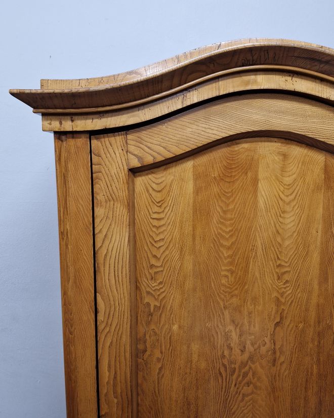 #szafaludwikowska   #mebelzcharakterem   #antyki   #meblezhistorią   #drewnianaszafa   #mebledębowe   #klasycznestylizacje   #antykstyl   #wnętrzezklimatem   #polskieantyki   #meblezprzeszłością   #szafazpółkami