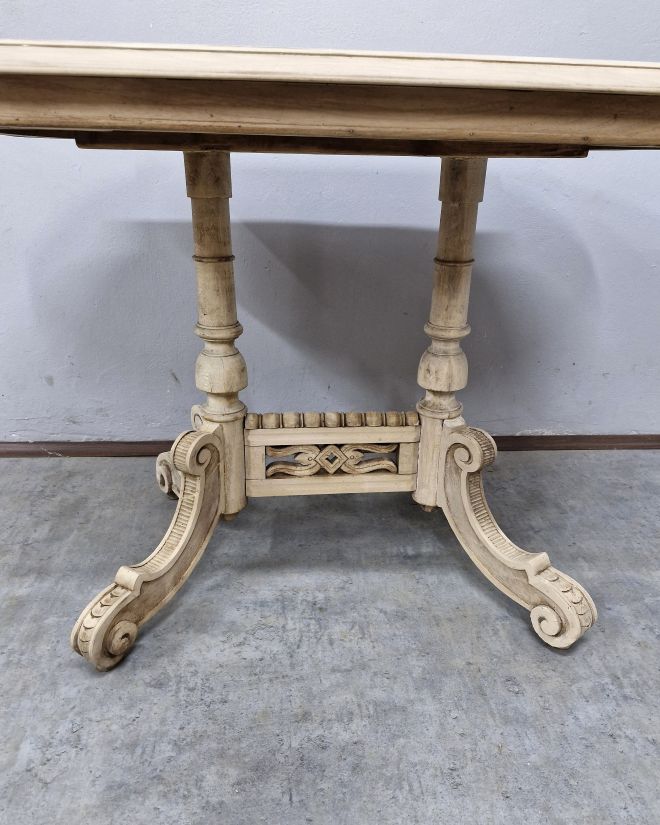 #stółeklektyczny   #mebelzcharakterem   #stółzhistorią   #oryginalnyantyk   #stółorzechowy   #eklektycznystyl   #antycznystół   #zdobionymebel   #mebledrewniane   #meblezduszą   #unikatowystół   #antykinawymiar