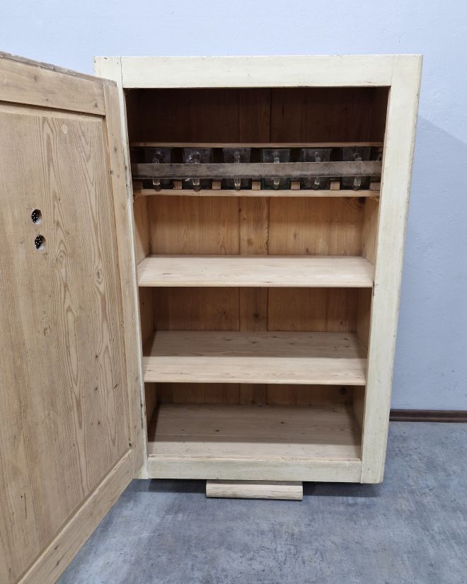 #szafachlebowa   #antykszafa   #szafazduszą   #mebelzcharakterem   #oryginalnyantyk   #szklanepojemniki   #przechowywanieprzypraw   #kuchniaretro   #meblezprzeszłością   #rustykalnyklimat   #kuchniazklimatem   #antykwariatkuchenny  