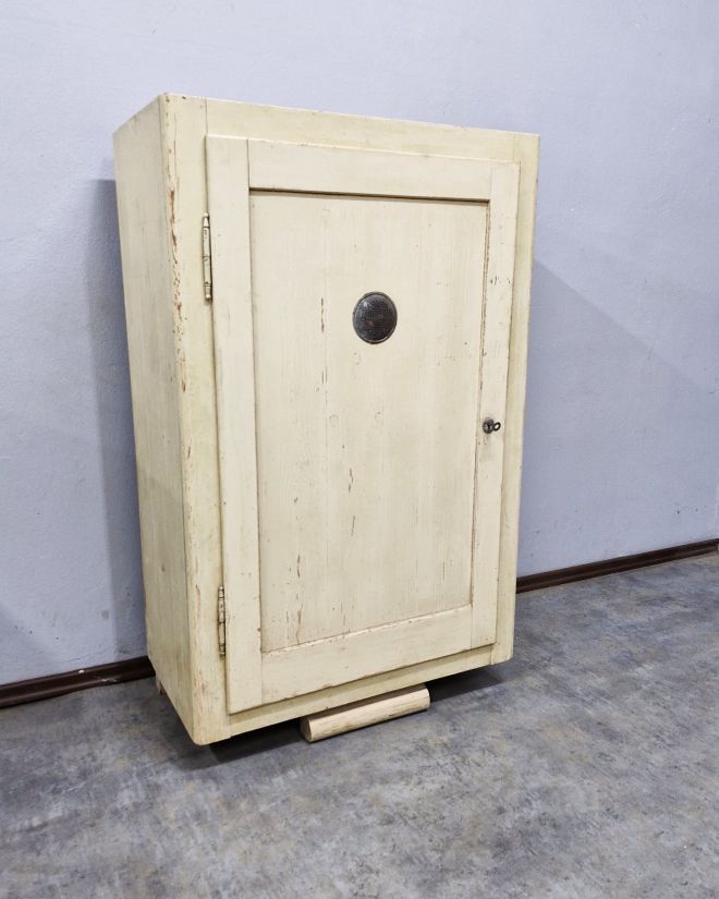 #szafachlebowa   #antykszafa   #szafazduszą   #mebelzcharakterem   #oryginalnyantyk   #szklanepojemniki   #przechowywanieprzypraw   #kuchniaretro   #meblezprzeszłością   #rustykalnyklimat   #kuchniazklimatem   #antykwariatkuchenny  