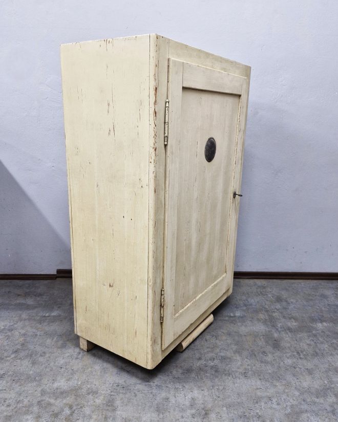 #szafachlebowa   #antykszafa   #szafazduszą   #mebelzcharakterem   #oryginalnyantyk   #szklanepojemniki   #przechowywanieprzypraw   #kuchniaretro   #meblezprzeszłością   #rustykalnyklimat   #kuchniazklimatem   #antykwariatkuchenny  