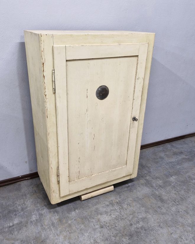 #szafachlebowa   #antykszafa   #szafazduszą   #mebelzcharakterem   #oryginalnyantyk   #szklanepojemniki   #przechowywanieprzypraw   #kuchniaretro   #meblezprzeszłością   #rustykalnyklimat   #kuchniazklimatem   #antykwariatkuchenny  