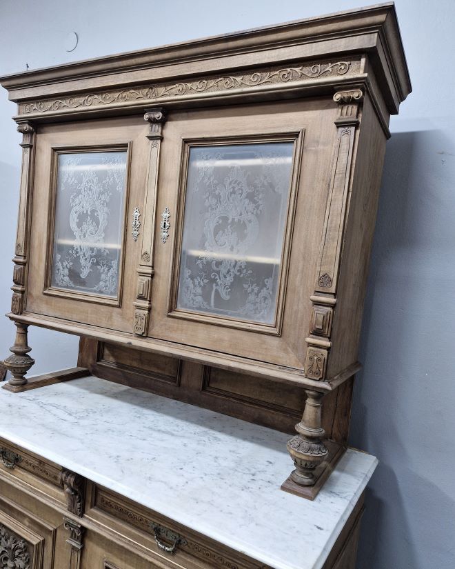 #kredenseklektyczny   #orzechowykredens   #mebleantyczne   #antyksprzedaż   #eklektycznystyl   #kredenszcharakterem   #meblezprzeszłością   #wnętrzarustykalne   #stylowymebel   #antykpolski   #kredensdrewniany   #mebleorzechowe  