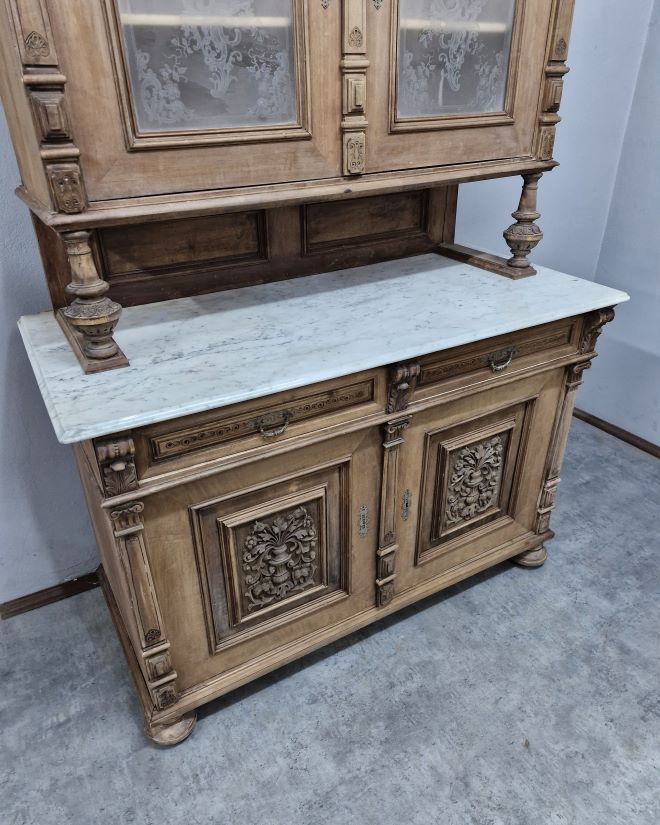 #kredenseklektyczny   #orzechowykredens   #mebleantyczne   #antyksprzedaż   #eklektycznystyl   #kredenszcharakterem   #meblezprzeszłością   #wnętrzarustykalne   #stylowymebel   #antykpolski   #kredensdrewniany   #mebleorzechowe  