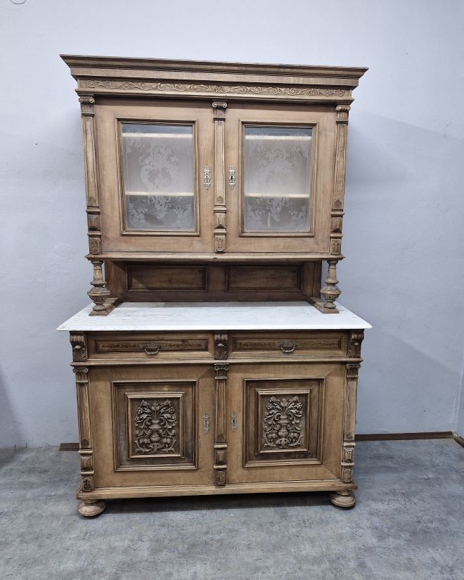 #kredenseklektyczny   #orzechowykredens   #mebleantyczne   #antyksprzedaż   #eklektycznystyl   #kredenszcharakterem   #meblezprzeszłością   #wnętrzarustykalne   #stylowymebel   #antykpolski   #kredensdrewniany   #mebleorzechowe  