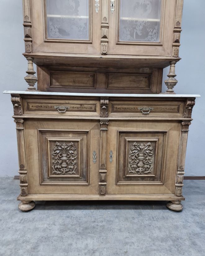 #kredenseklektyczny   #orzechowykredens   #mebleantyczne   #antyksprzedaż   #eklektycznystyl   #kredenszcharakterem   #meblezprzeszłością   #wnętrzarustykalne   #stylowymebel   #antykpolski   #kredensdrewniany   #mebleorzechowe  