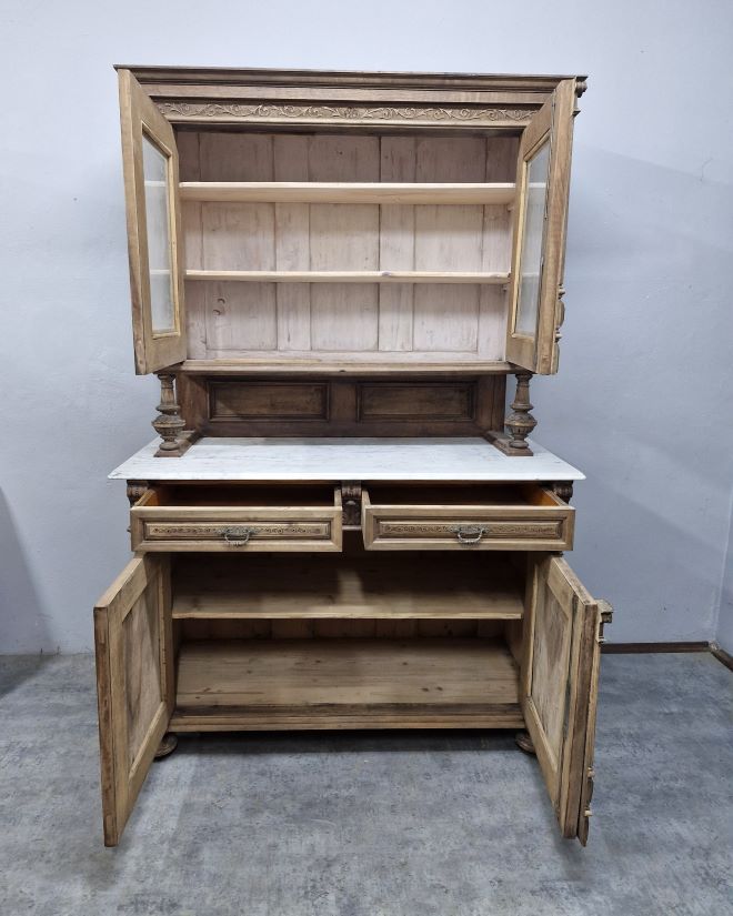 #kredenseklektyczny   #orzechowykredens   #mebleantyczne   #antyksprzedaż   #eklektycznystyl   #kredenszcharakterem   #meblezprzeszłością   #wnętrzarustykalne   #stylowymebel   #antykpolski   #kredensdrewniany   #mebleorzechowe  