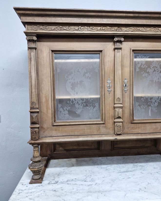 #kredenseklektyczny   #orzechowykredens   #mebleantyczne   #antyksprzedaż   #eklektycznystyl   #kredenszcharakterem   #meblezprzeszłością   #wnętrzarustykalne   #stylowymebel   #antykpolski   #kredensdrewniany   #mebleorzechowe  