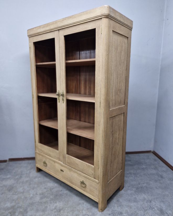 #bibliotekaantyczna   #meblezcharakterem   #dębowameblościanka   #secesja   #antykiwnętrza   #stylowewnętrze   #meblezprzeszłością   #bibliotekasecesyjna   #oryginalneokucia   #wnętrzezklimatem   #polskiantyk   #mebledebowe