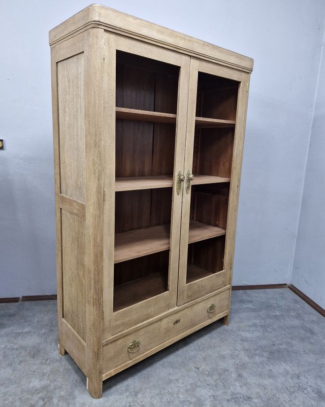 #bibliotekaantyczna   #meblezcharakterem   #dębowameblościanka   #secesja   #antykiwnętrza   #stylowewnętrze   #meblezprzeszłością   #bibliotekasecesyjna   #oryginalneokucia   #wnętrzezklimatem   #polskiantyk   #mebledebowe