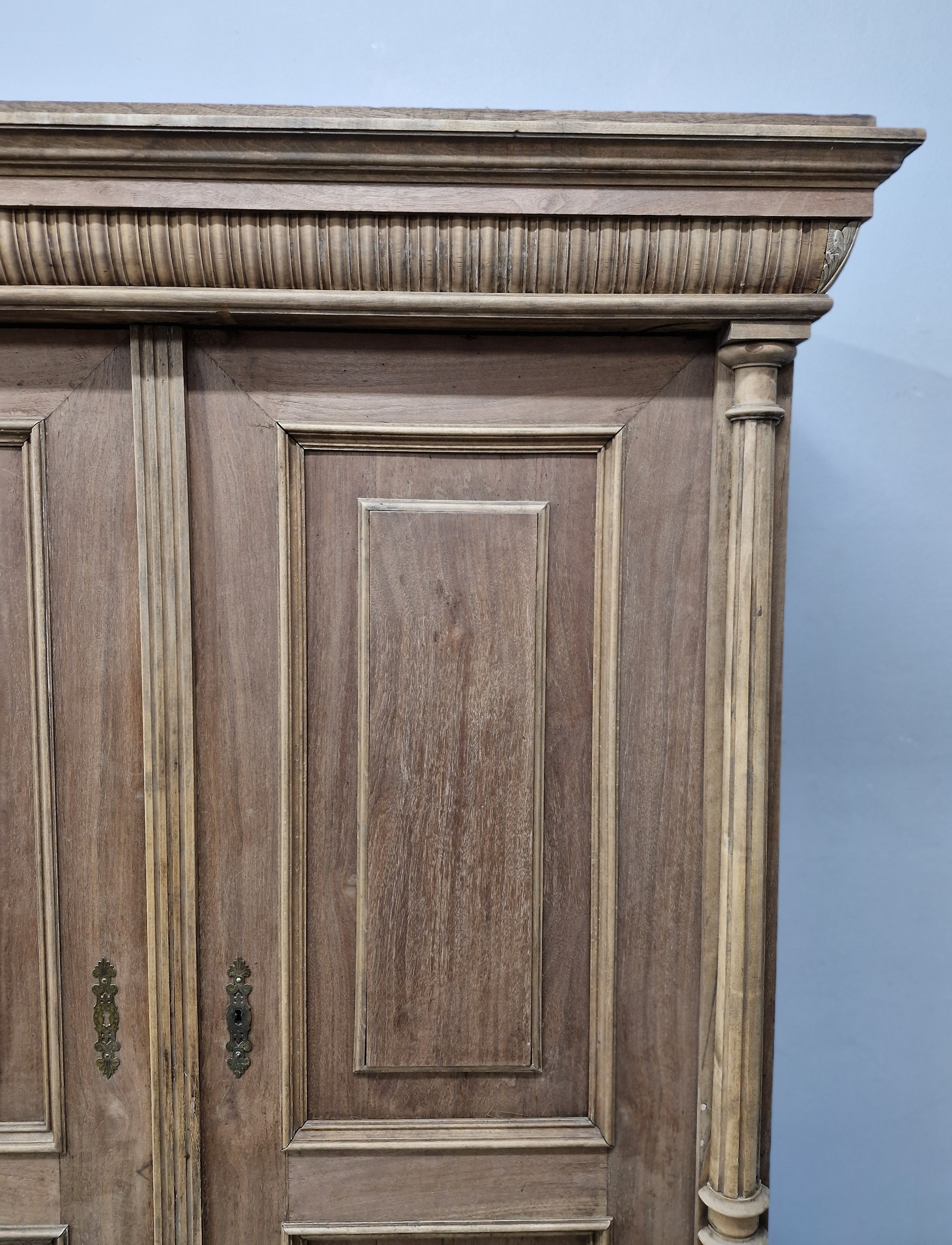 #szafaeklektyczna   #mebelzcharakterem   #meblezduszą   #antycznaszafa   #orzechowyszlif   #stylrustykalny   #stylklasyczny   #wnętrzazhistorią   #polskiantyk   #szafadoodnowienia   #ręcznarenowacja   #meblestare