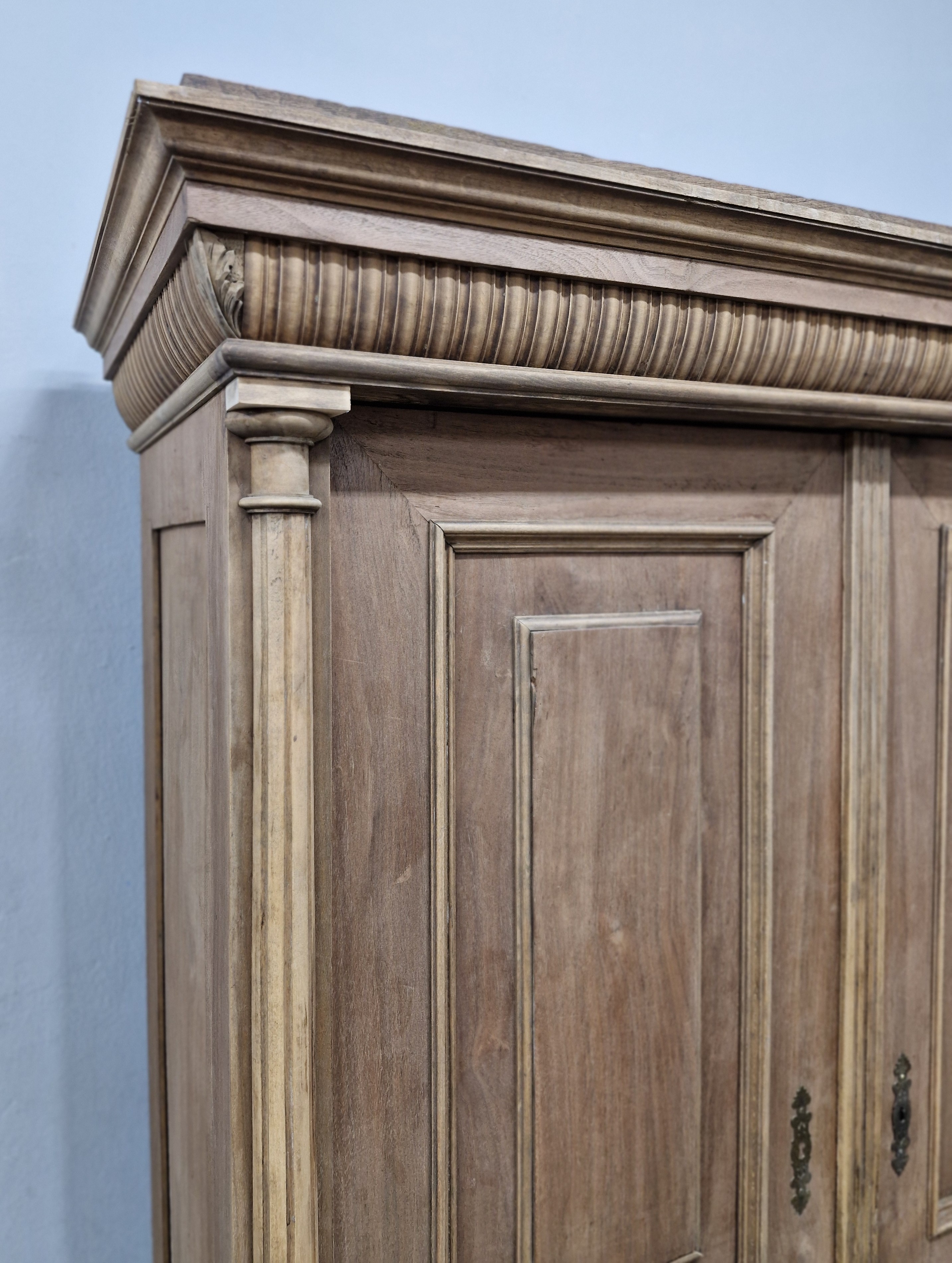 #szafaeklektyczna   #mebelzcharakterem   #meblezduszą   #antycznaszafa   #orzechowyszlif   #stylrustykalny   #stylklasyczny   #wnętrzazhistorią   #polskiantyk   #szafadoodnowienia   #ręcznarenowacja   #meblestare