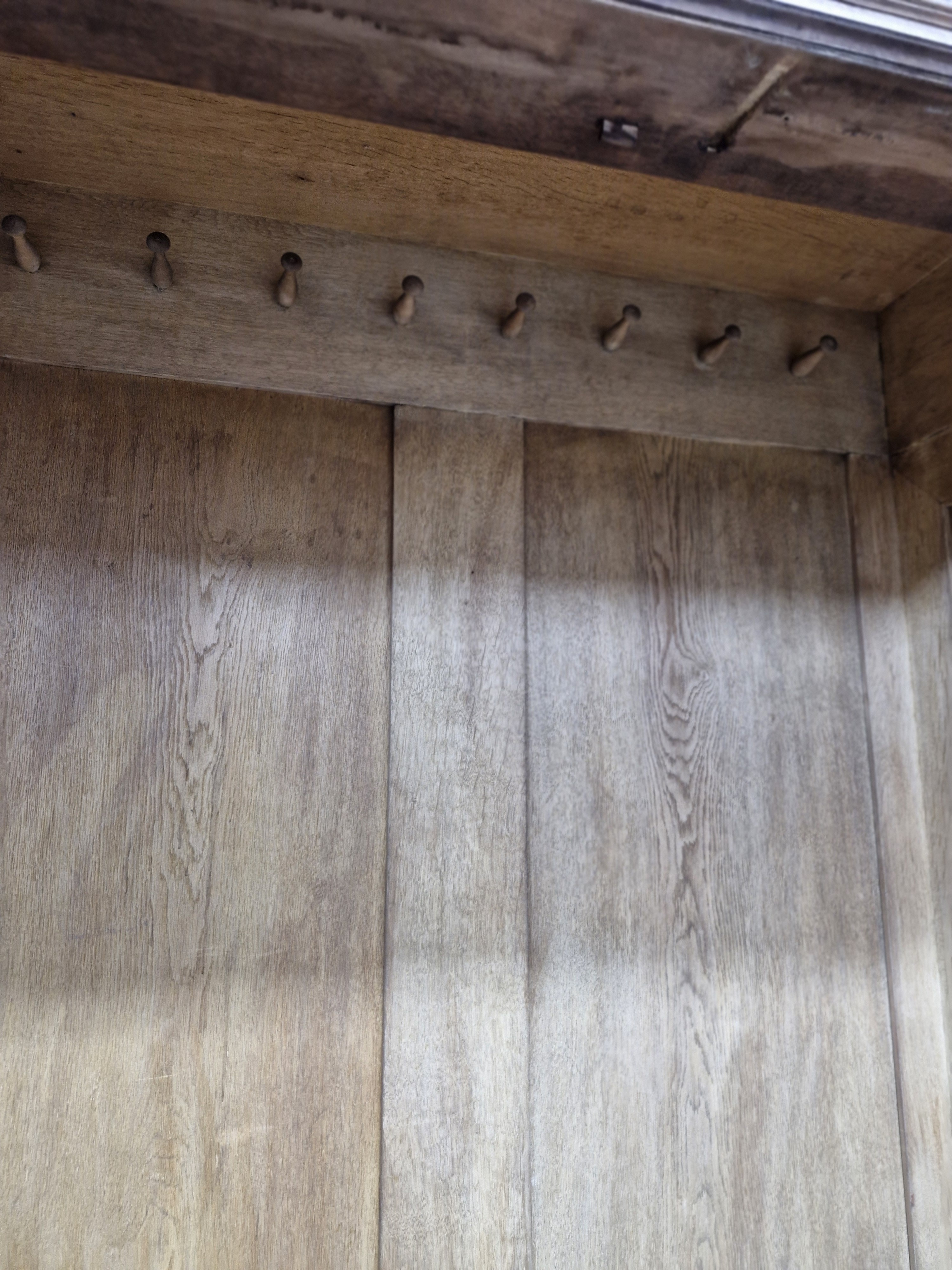 #szafaeklektyczna   #mebelzcharakterem   #meblezduszą   #antycznaszafa   #orzechowyszlif   #stylrustykalny   #stylklasyczny   #wnętrzazhistorią   #polskiantyk   #szafadoodnowienia   #ręcznarenowacja   #meblestare