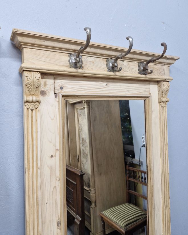 #antyki   #meblezduszą   #eklektyzm   #stylowegniazdo   #garderobaeklektyczna   #mebleręcznieoczyszczone   #meblepolskie   #wnętrzazcharakterem   #staremeble   #renowacjamebli   #antycznagarderoba   #mebleunikatowe