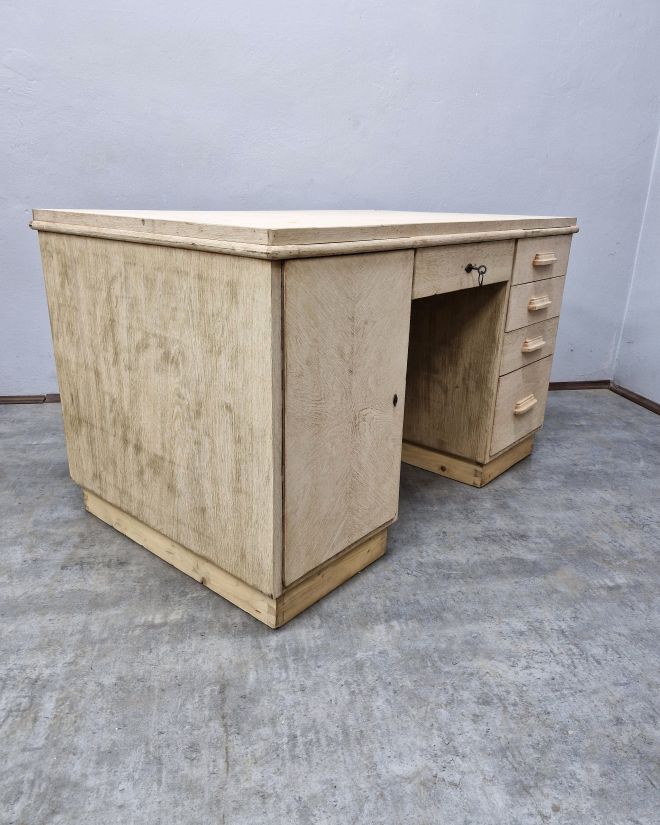 #biurkoartdeco   #biurkoantyk   #mebledębowe   #artdecointerior   #meblezcharakterem   #renowacjamebli   #antykiwnętrza   #stylartdeco   #meblehistoryczne   #unikatowebiurko   #meblezpolski   #meblezklimatem  