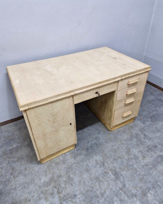 #biurkoartdeco   #biurkoantyk   #mebledębowe   #artdecointerior   #meblezcharakterem   #renowacjamebli   #antykiwnętrza   #stylartdeco   #meblehistoryczne   #unikatowebiurko   #meblezpolski   #meblezklimatem  