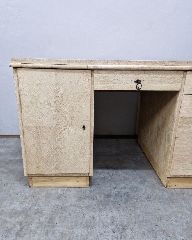 #biurkoartdeco   #biurkoantyk   #mebledębowe   #artdecointerior   #meblezcharakterem   #renowacjamebli   #antykiwnętrza   #stylartdeco   #meblehistoryczne   #unikatowebiurko   #meblezpolski   #meblezklimatem  