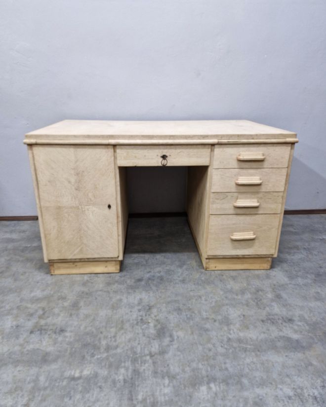 #biurkoartdeco   #biurkoantyk   #mebledębowe   #artdecointerior   #meblezcharakterem   #renowacjamebli   #antykiwnętrza   #stylartdeco   #meblehistoryczne   #unikatowebiurko   #meblezpolski   #meblezklimatem  