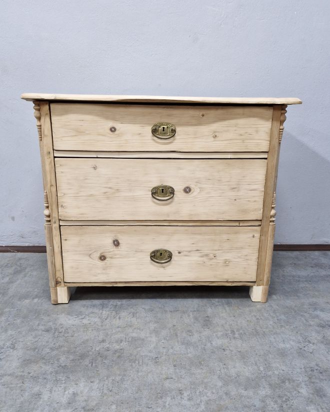 #komodaludwikowska   #mebelzcharakterem   #antycznakomoda   #stylowemeble   #shabbychicpl   #vintagedekoracje   #renowacjamebli   #meblezdusza   #ludwikowskistyl   #wnetrzazhistoria   #mebleantyczne   #drewnianekomody