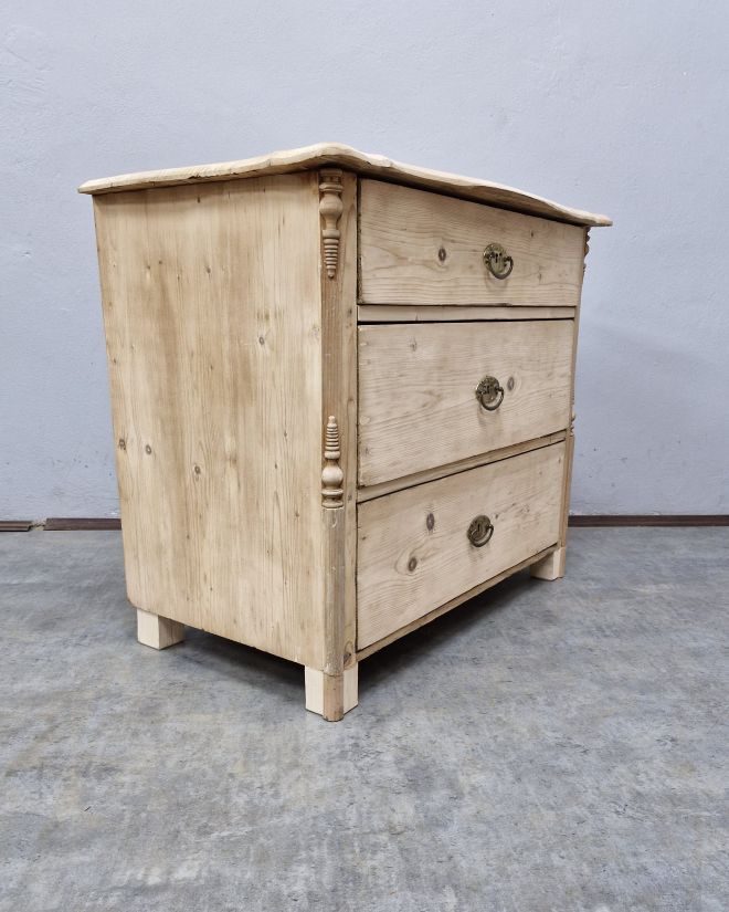 #komodaludwikowska   #mebelzcharakterem   #antycznakomoda   #stylowemeble   #shabbychicpl   #vintagedekoracje   #renowacjamebli   #meblezdusza   #ludwikowskistyl   #wnetrzazhistoria   #mebleantyczne   #drewnianekomody