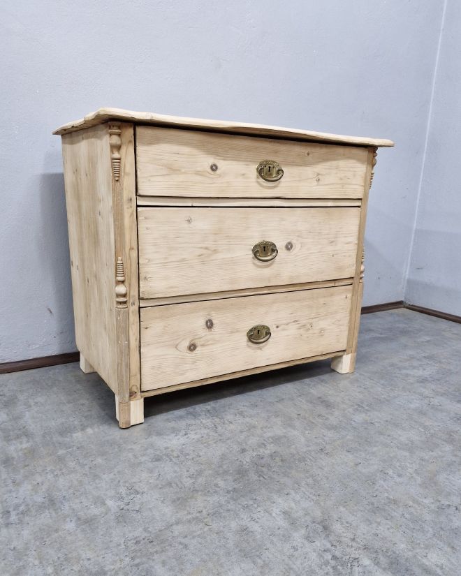 #komodaludwikowska   #mebelzcharakterem   #antycznakomoda   #stylowemeble   #shabbychicpl   #vintagedekoracje   #renowacjamebli   #meblezdusza   #ludwikowskistyl   #wnetrzazhistoria   #mebleantyczne   #drewnianekomody