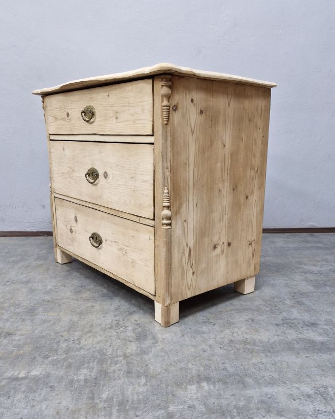 #komodaludwikowska   #mebelzcharakterem   #antycznakomoda   #stylowemeble   #shabbychicpl   #vintagedekoracje   #renowacjamebli   #meblezdusza   #ludwikowskistyl   #wnetrzazhistoria   #mebleantyczne   #drewnianekomody