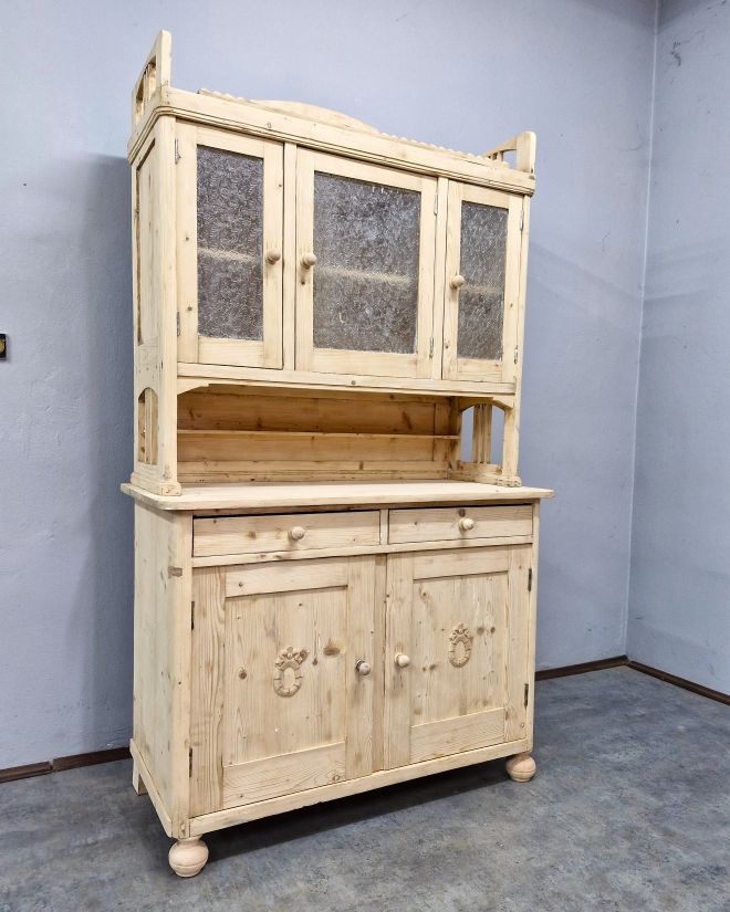 #kredens #kredensmiędzywojenny #mebelzduszą #secesja #antyki #antycznykredens #stylowywnętrz #renowacjamebli #meblezhistorią #oryginalneszkło #polskiantyk #drewnianymebel #wnętrzazcharakterem #mebledoaranżacji #antykinawymiar