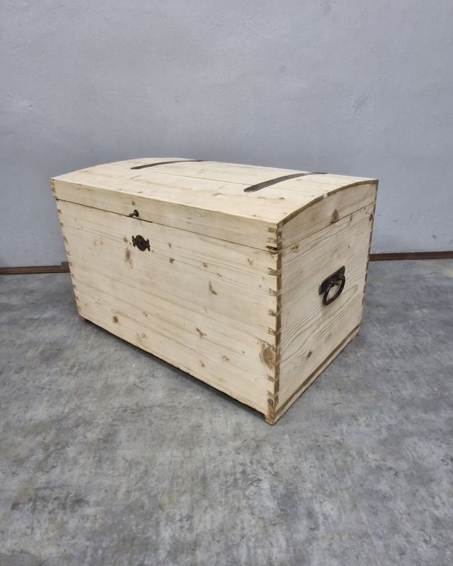 #kuferludowy #rustykalnykufer #antyki #meblezcharakterem #kuferdrewniany #dekoracjawiejskiego #shabbychic #vintagehome #meblezduszą #wnętrzazhistorią #antykiwnętrza #stylrustykalny #meblepolskie #ręcznarenowacja #unikatowykuferek