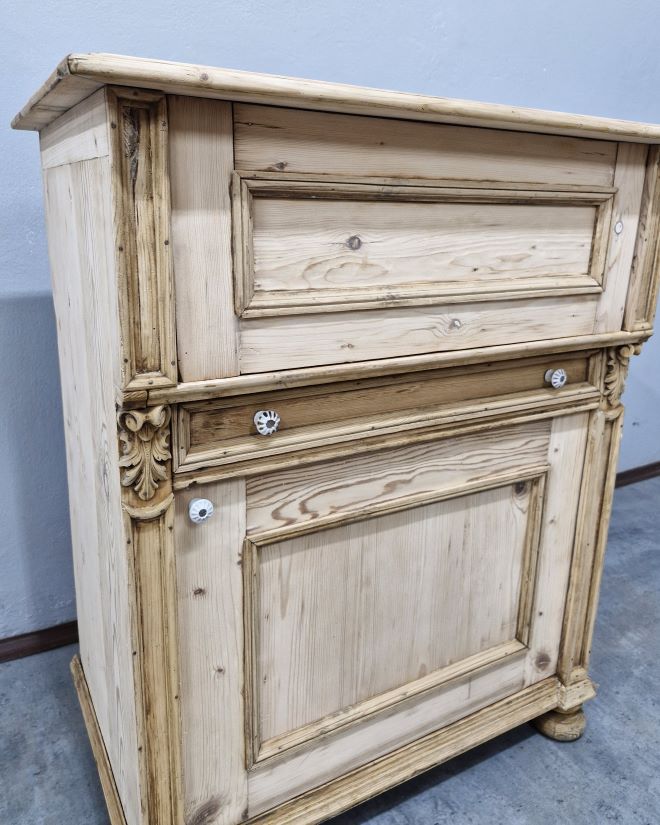 #szafkaeklektyczna #mebelzhistorią #antyki #meblezduszą #stylretro #stylvintage #ręcznaczyszczona #eklektyzm #shabbychic #wnętrzazklimatem #dekoracjawnętrz #mebledowykończenia #unikatowyszafek #meblepolskie #antykstylowy #kufermarzeń