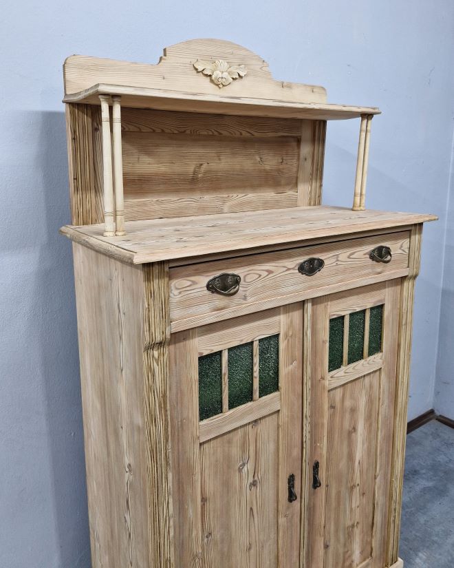 #bieliźniarka #secesja #mebelzcharakterem #antyk #mebleantyczne #stylowemeble #renowacjamebli #shabbychic #vintageinterior #mebledosalonu #polskiantyk #wnętrzazduszą #oryginalneokucia #zieloneszybki #stylsecesyjny #unikatowymebel #klimatycznewnętrze #eklek