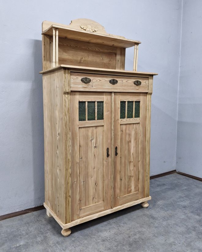 #bieliźniarka #secesja #mebelzcharakterem #antyk #mebleantyczne #stylowemeble #renowacjamebli #shabbychic #vintageinterior #mebledosalonu #polskiantyk #wnętrzazduszą #oryginalneokucia #zieloneszybki #stylsecesyjny #unikatowymebel #klimatycznewnętrze #eklek