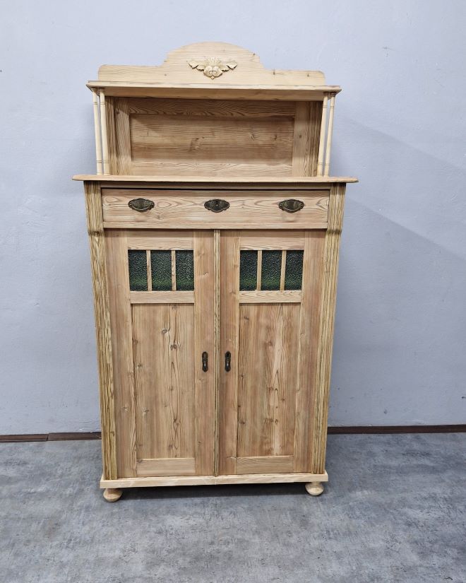 #bieliźniarka #secesja #mebelzcharakterem #antyk #mebleantyczne #stylowemeble #renowacjamebli #shabbychic #vintageinterior #mebledosalonu #polskiantyk #wnętrzazduszą #oryginalneokucia #zieloneszybki #stylsecesyjny #unikatowymebel #klimatycznewnętrze #eklek