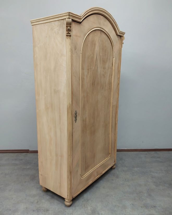 #szafaludwikowska #mebelzcharakterem #antyki #meblestylowe #wnętrzazduszą #stylklasyczny #orzechowaszafa #shabbychic #vintagehome #meblepolskie #renowacjamebli #dekoracjawnetrz #styloweszafy #meblena100lat #drewnianemeble #antykinowoczesne