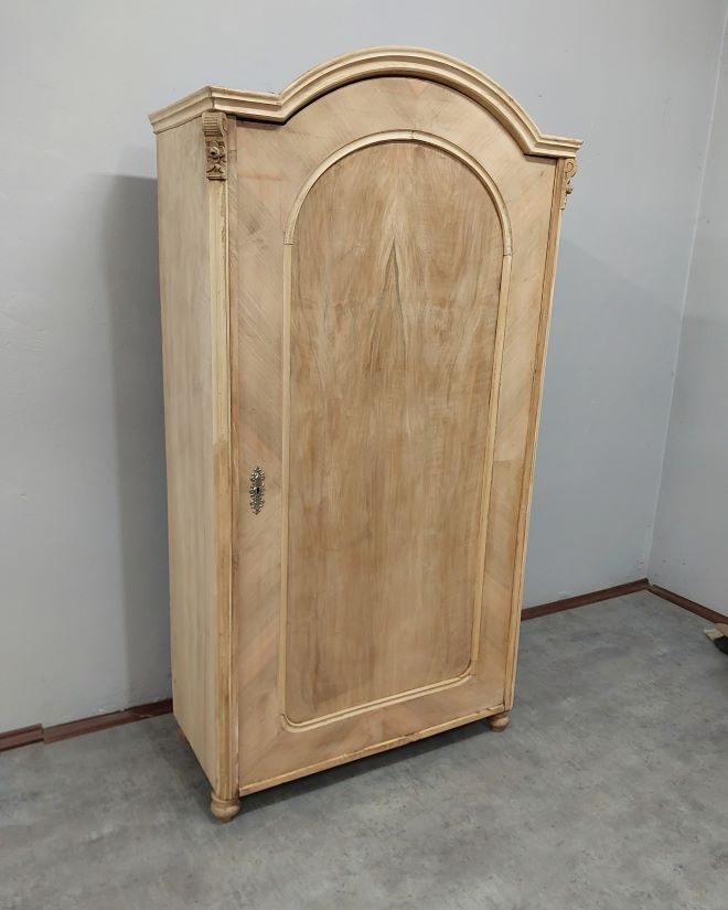 #szafaludwikowska #mebelzcharakterem #antyki #meblestylowe #wnętrzazduszą #stylklasyczny #orzechowaszafa #shabbychic #vintagehome #meblepolskie #renowacjamebli #dekoracjawnetrz #styloweszafy #meblena100lat #drewnianemeble #antykinowoczesne