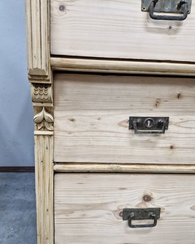 #kredensludowy #meblezduszą #antyki #mebleludowe #stylrustykalny #polskiantyk #wnętrzazklimatem #vintagehome #shabbychic #dekoracjawnętrz #renowacjamebli #meblezcharakterem #antykimarki #handmadestyle #klimatwnetrza #polskidesign