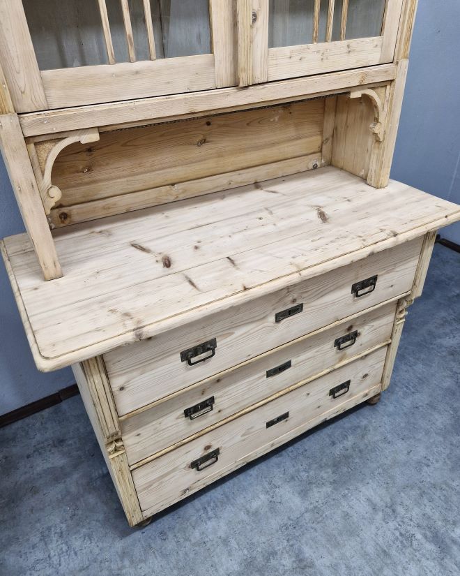 #kredensludowy #meblezduszą #antyki #mebleludowe #stylrustykalny #polskiantyk #wnętrzazklimatem #vintagehome #shabbychic #dekoracjawnętrz #renowacjamebli #meblezcharakterem #antykimarki #handmadestyle #klimatwnetrza #polskidesign