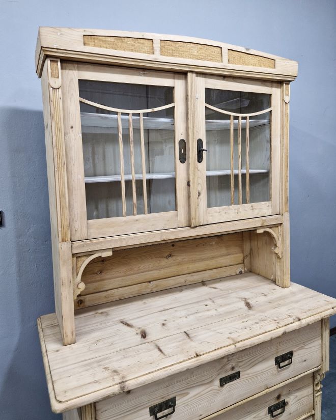 #kredensludowy #meblezduszą #antyki #mebleludowe #stylrustykalny #polskiantyk #wnętrzazklimatem #vintagehome #shabbychic #dekoracjawnętrz #renowacjamebli #meblezcharakterem #antykimarki #handmadestyle #klimatwnetrza #polskidesign