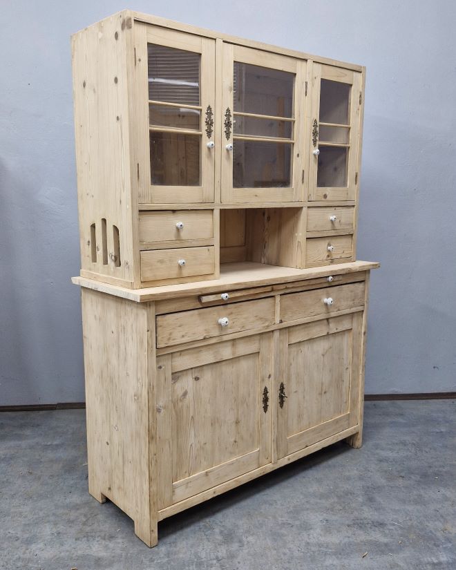 #kredenssecesyjny #meblezduszą #antykipolskie #renowacjamebli #meblehistoryczne #stylsecesyjny #wnętrzazklimatem #drewnianemeble #antykidodomu #shabbychicpl #vintagehome #meblezcharakterem #antykinamiare #kredensantyk #polskierzemiosło #dekoracjewnętrz