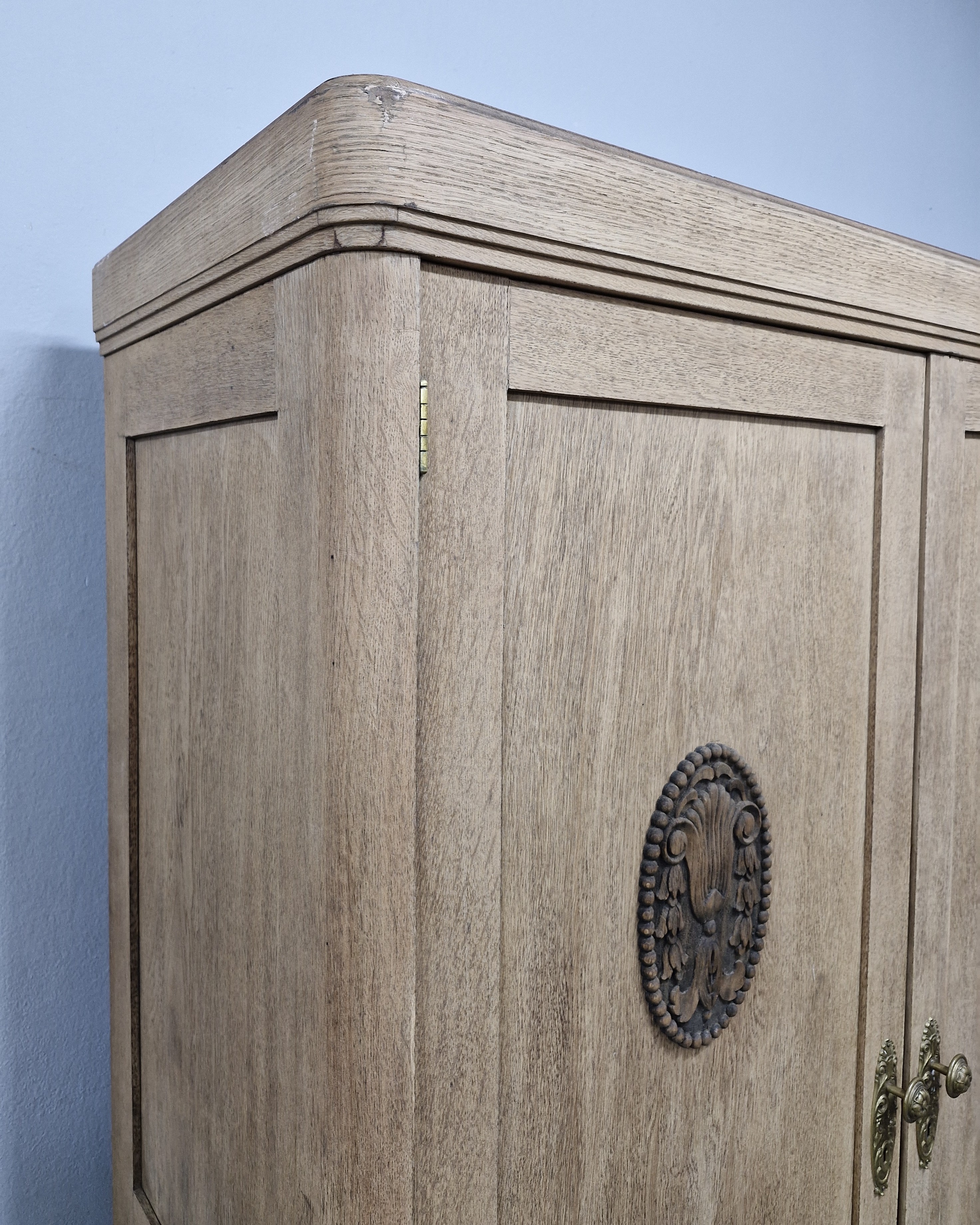 #szafaantyk #mebledębowe #stylklasyczny #eklektyzm #mosiężneokucia #szafazduszą #antyki #renowacjamebli #wnętrzazcharakterem #meblestylowe #naturalnedrewno #ręcznaczyszczona #shabbychic #vintageinterior #stylowaszafa