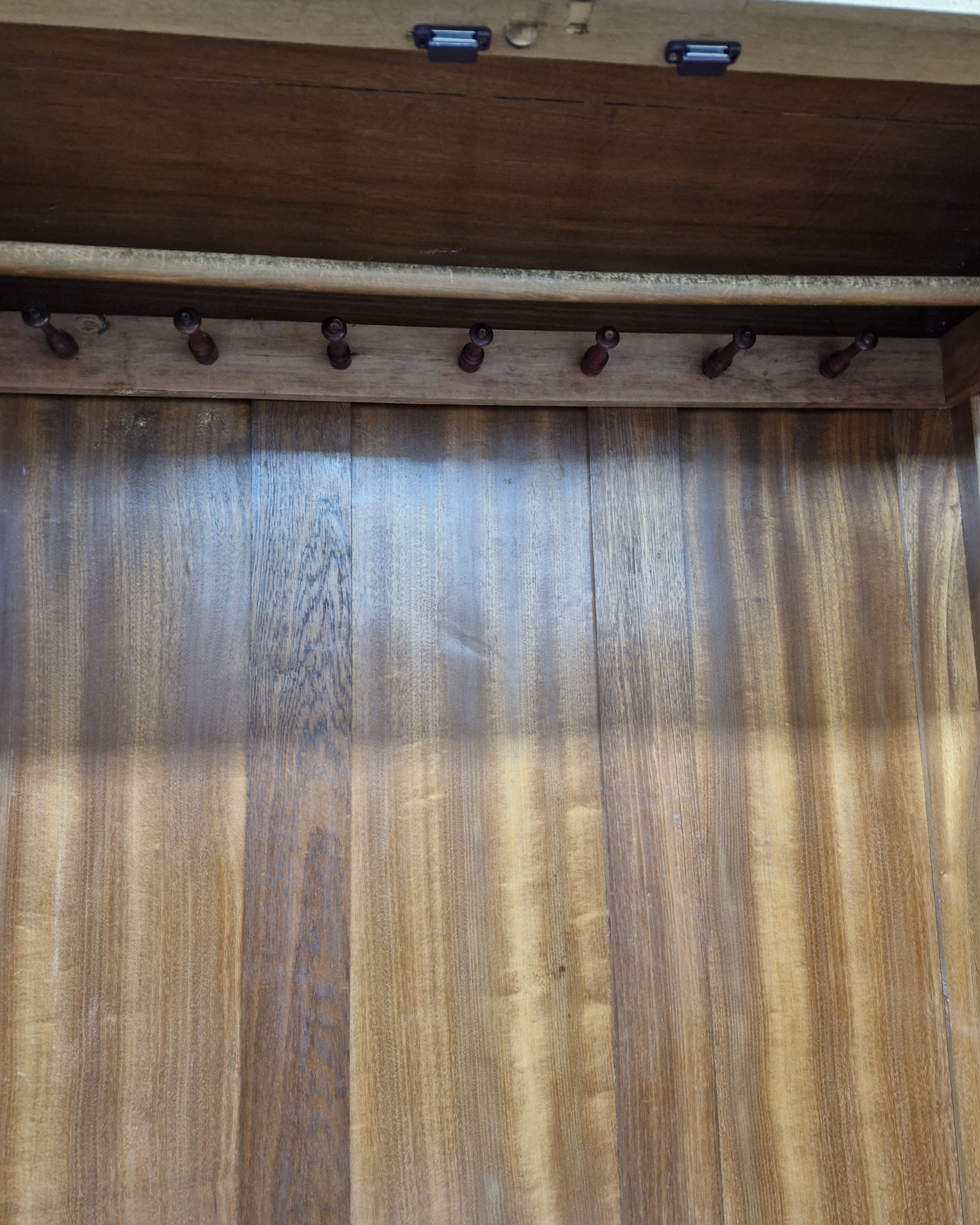 #szafaantyk #mebledębowe #stylklasyczny #eklektyzm #mosiężneokucia #szafazduszą #antyki #renowacjamebli #wnętrzazcharakterem #meblestylowe #naturalnedrewno #ręcznaczyszczona #shabbychic #vintageinterior #stylowaszafa