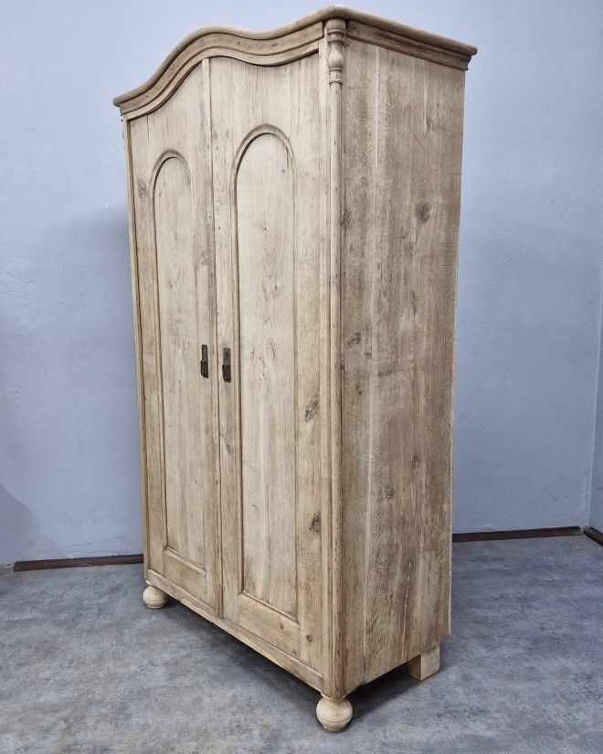 #dębowaszafa #szafaludwikowska #stylludwikowski #antyk #antykizduszą #mebleantyczne #meblezlitegodedrewna #dąb #naturalnedrewno #meblezhistorią #dolnyśląsk #vintagemeble #classicinterior #wnętrzazklasą #ponadczasowaelegancja #rzemiosłotradycyjne #renowacja