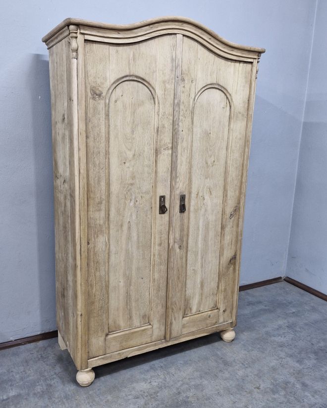 #dębowaszafa #szafaludwikowska #stylludwikowski #antyk #antykizduszą #mebleantyczne #meblezlitegodedrewna #dąb #naturalnedrewno #meblezhistorią #dolnyśląsk #vintagemeble #classicinterior #wnętrzazklasą #ponadczasowaelegancja #rzemiosłotradycyjne #renowacja