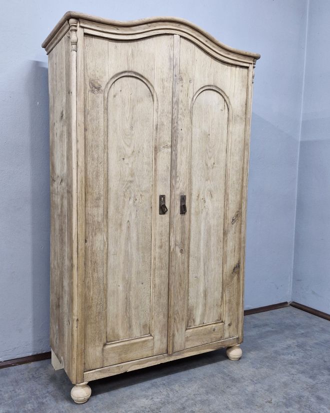 #dębowaszafa #szafaludwikowska #stylludwikowski #antyk #antykizduszą #mebleantyczne #meblezlitegodedrewna #dąb #naturalnedrewno #meblezhistorią #dolnyśląsk #vintagemeble #classicinterior #wnętrzazklasą #ponadczasowaelegancja #rzemiosłotradycyjne #renowacja