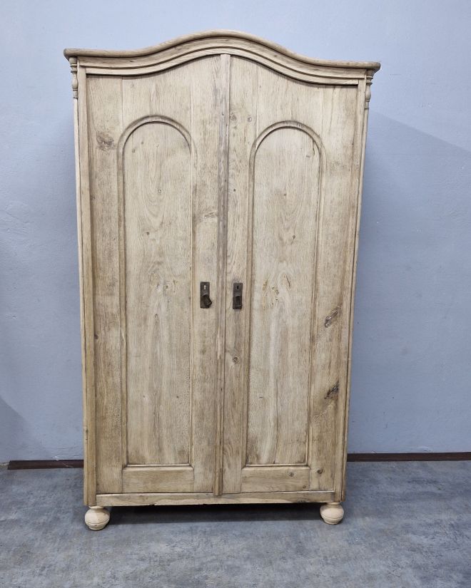 #dębowaszafa #szafaludwikowska #stylludwikowski #antyk #antykizduszą #mebleantyczne #meblezlitegodedrewna #dąb #naturalnedrewno #meblezhistorią #dolnyśląsk #vintagemeble #classicinterior #wnętrzazklasą #ponadczasowaelegancja #rzemiosłotradycyjne #renowacja